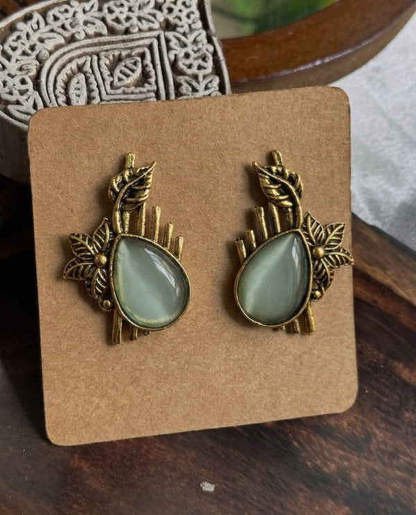 The Pista Woodland Studs