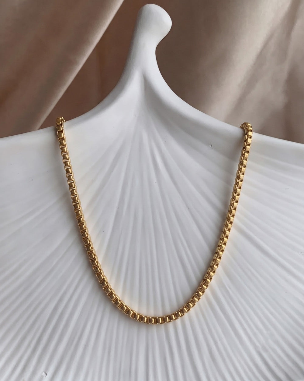 The Aurelia Sleek Box Chain