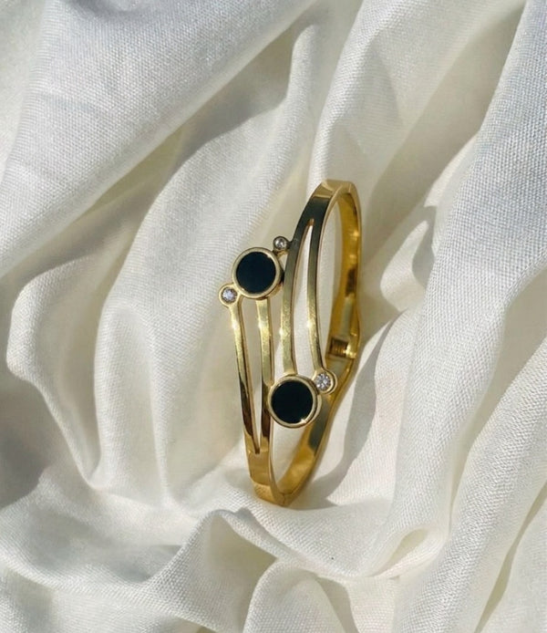 The Neo-Classic Onyx Wave Cuff