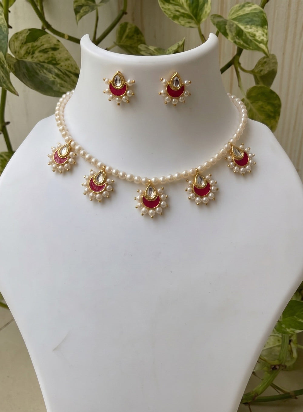 Aura Crescent Pearl Choker Set