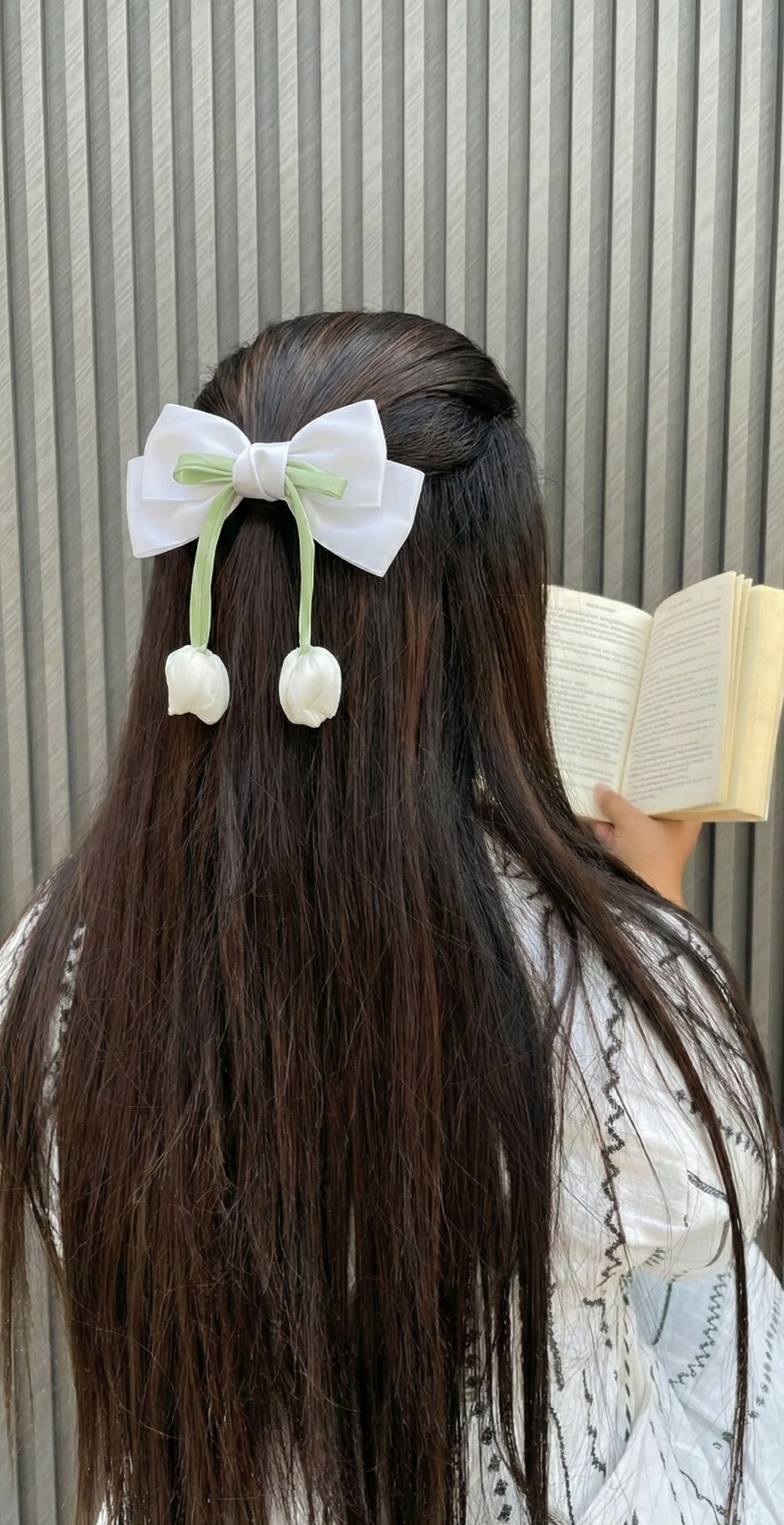 Secret Garden Light White Tulip Bow