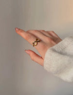 The Eternity Loop Ring